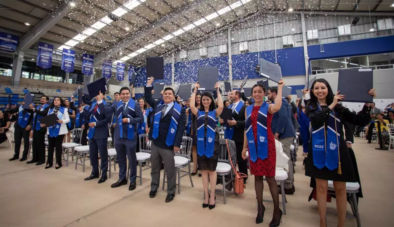 Alumnos del campus Hidalgo en su ceremonia de graduación