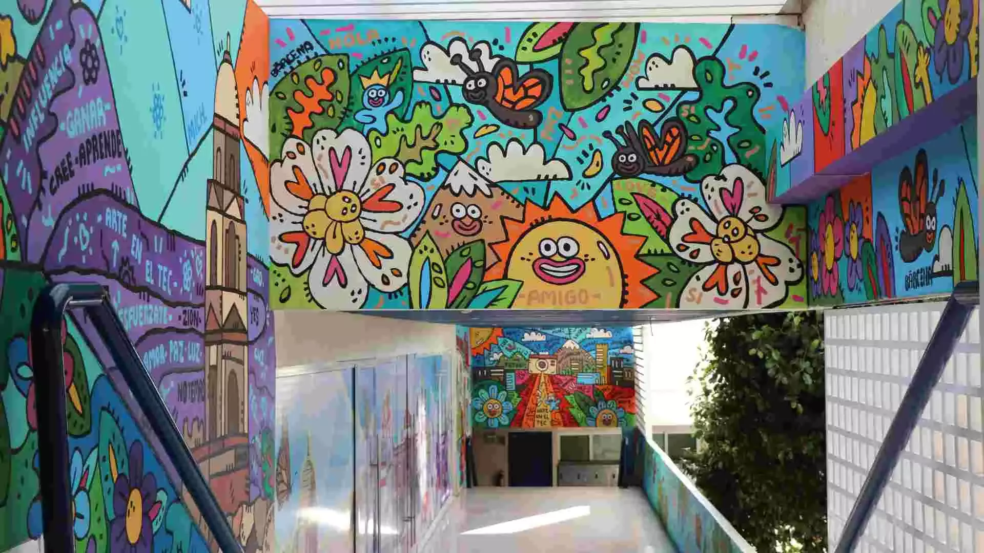 El artista incluyó elementos representativos de la ciudad de Morelia en múltiples partes del mural.