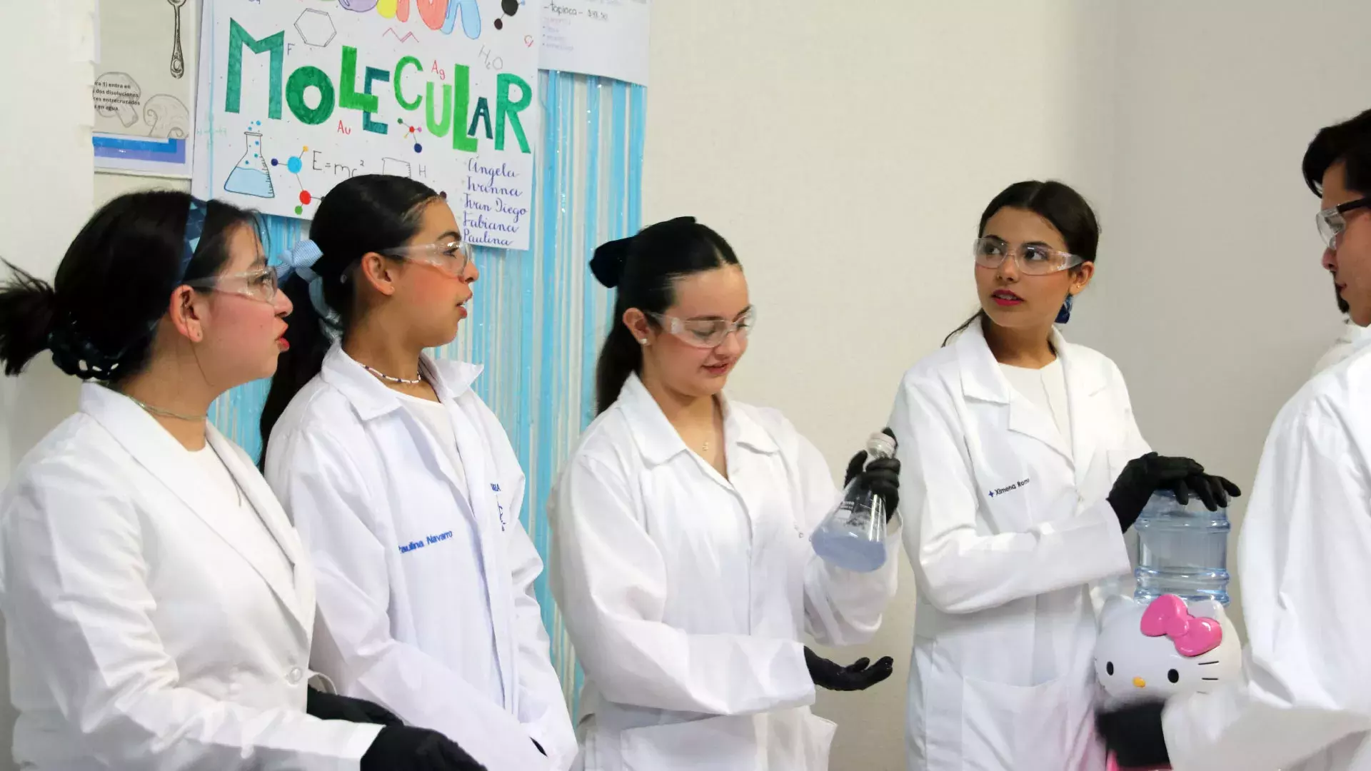 Estudiantes de PrepaTec Zacatecas viviendo la feria de ciencias