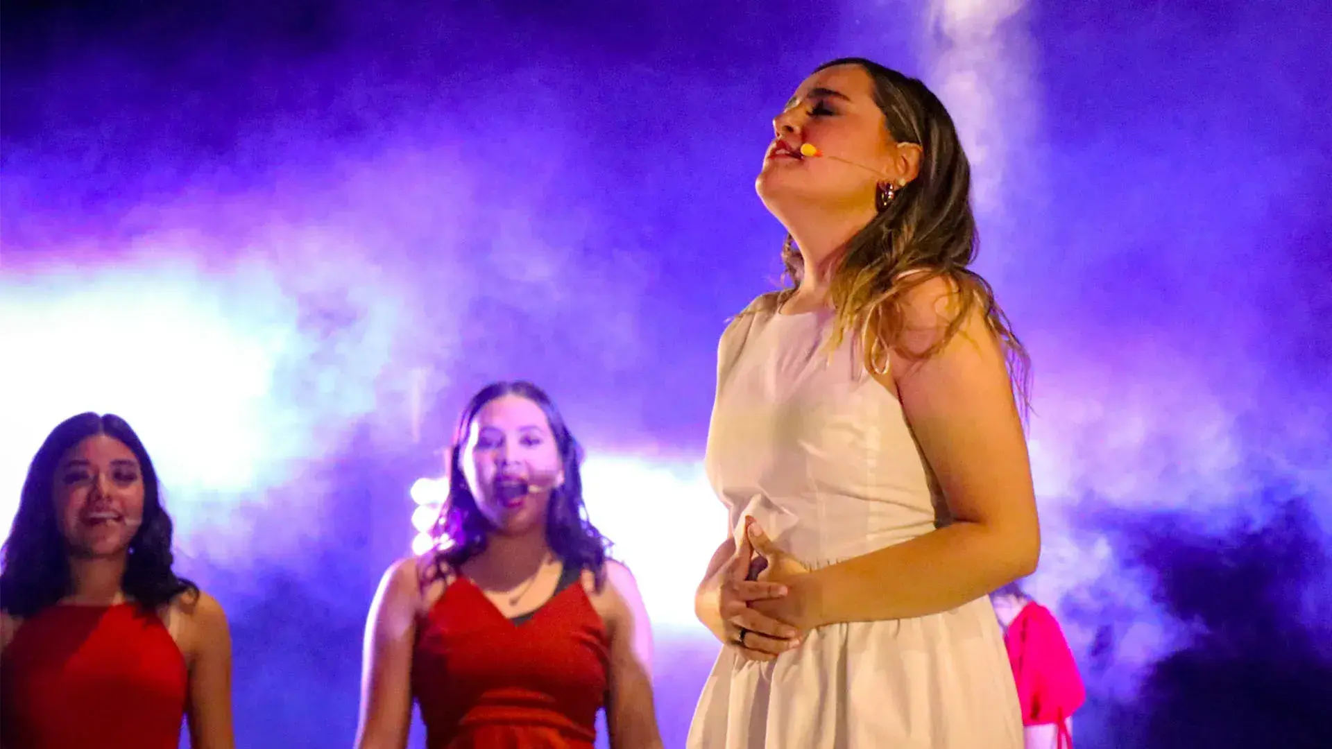 solista y coristas en dreamlike