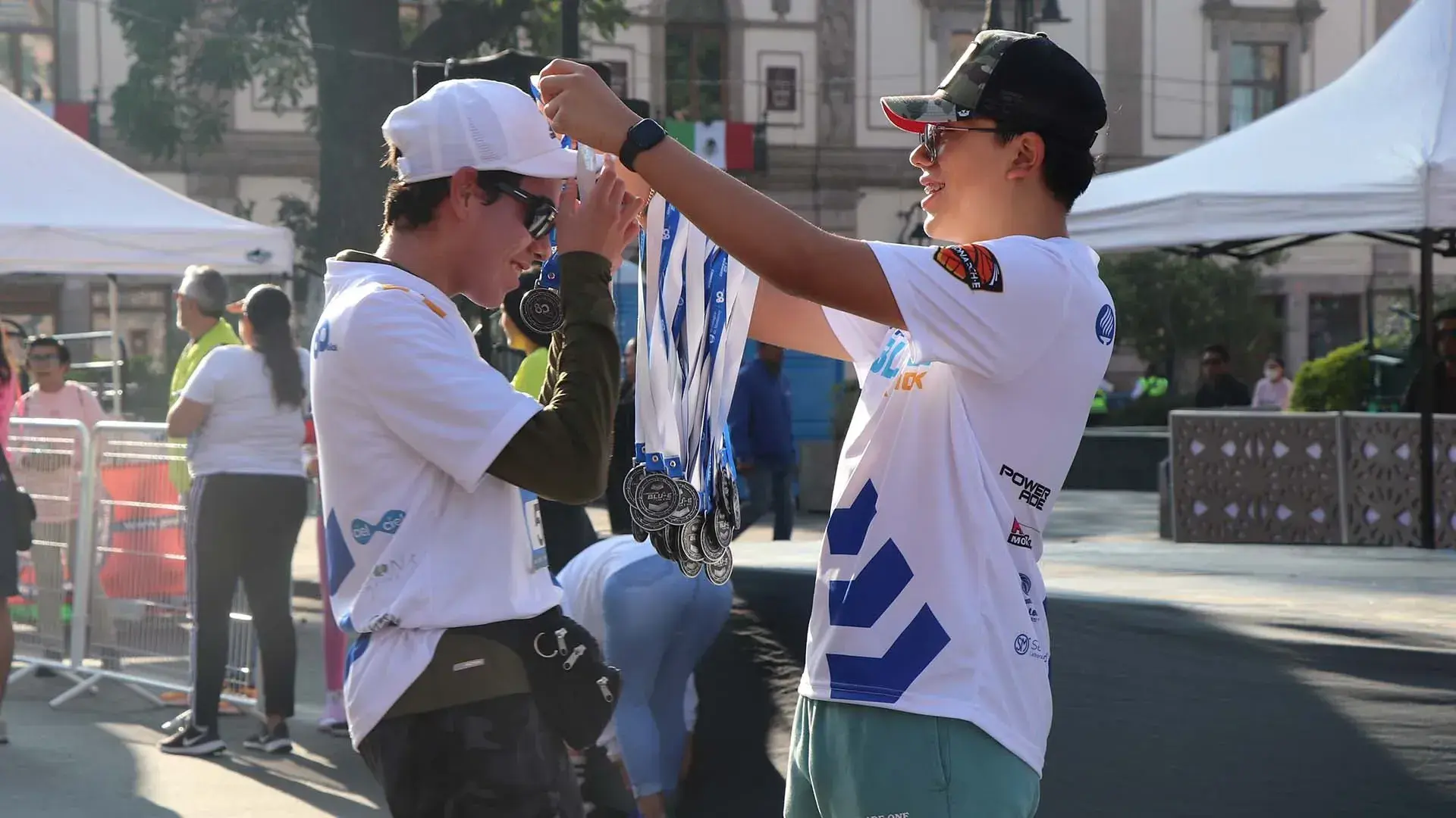 Recibiendo medalla