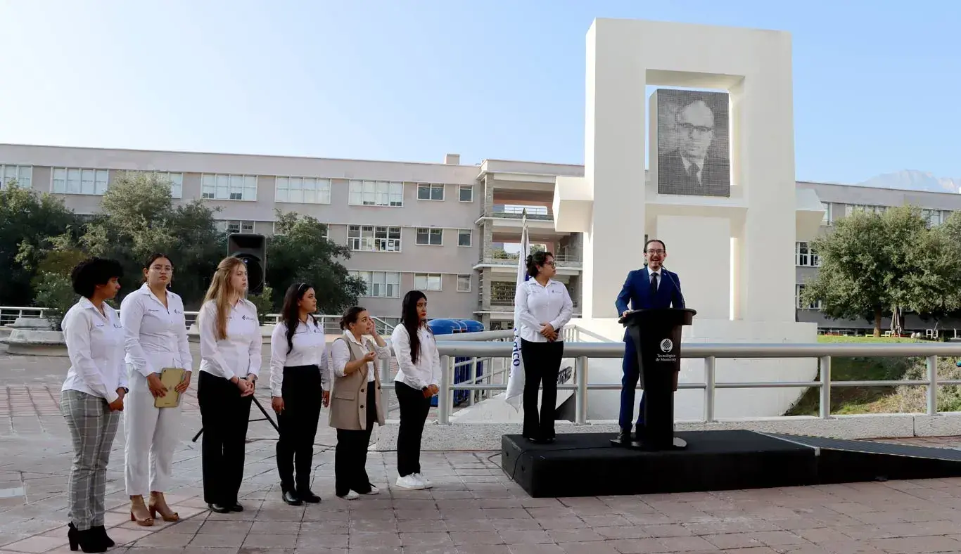 La ceremonia fue organizada por el Consejo de Asociaciones Regionales y Extranjeras.
