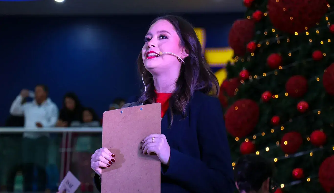 Alumna en personaje de directora del musical FAME del Tec de Monterrey campus Laguna