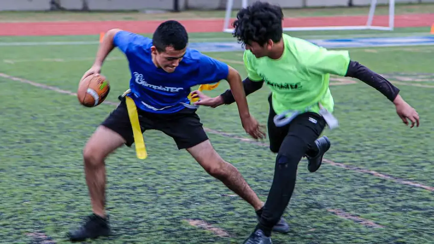 Estudiantes de Tec Tampico jugando tochito en Olimpiatec