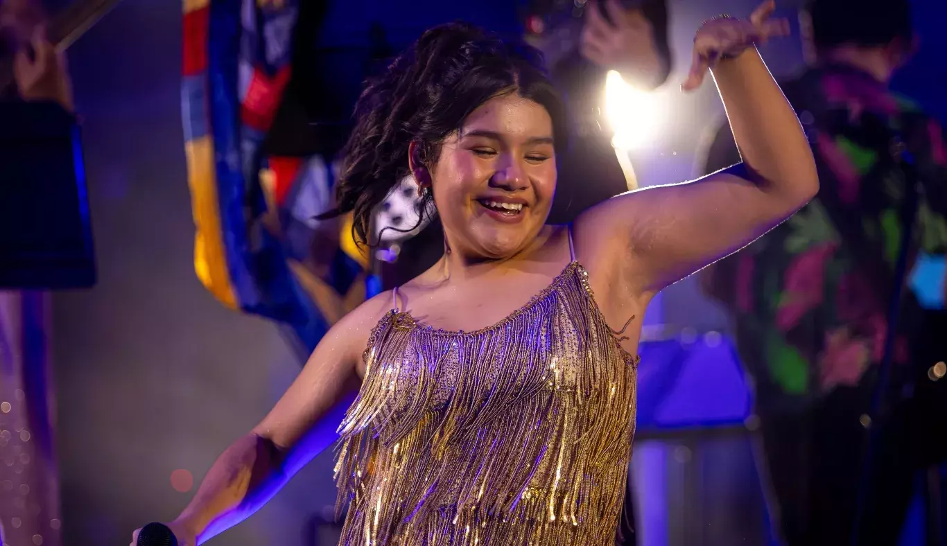 Haila cantante Arte y Cultura bailando