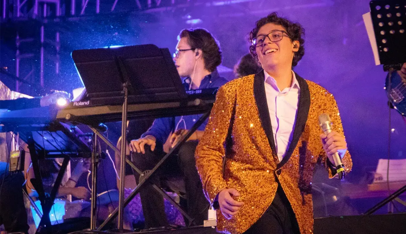 Diego cantante Arte y Cultura interpreta Emmanuel