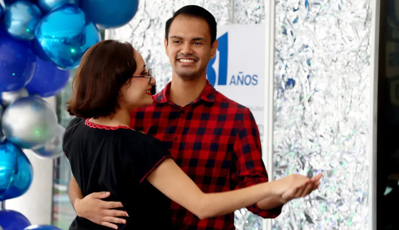 Integrantes de Arte y Cultura deleitaron con un baile.