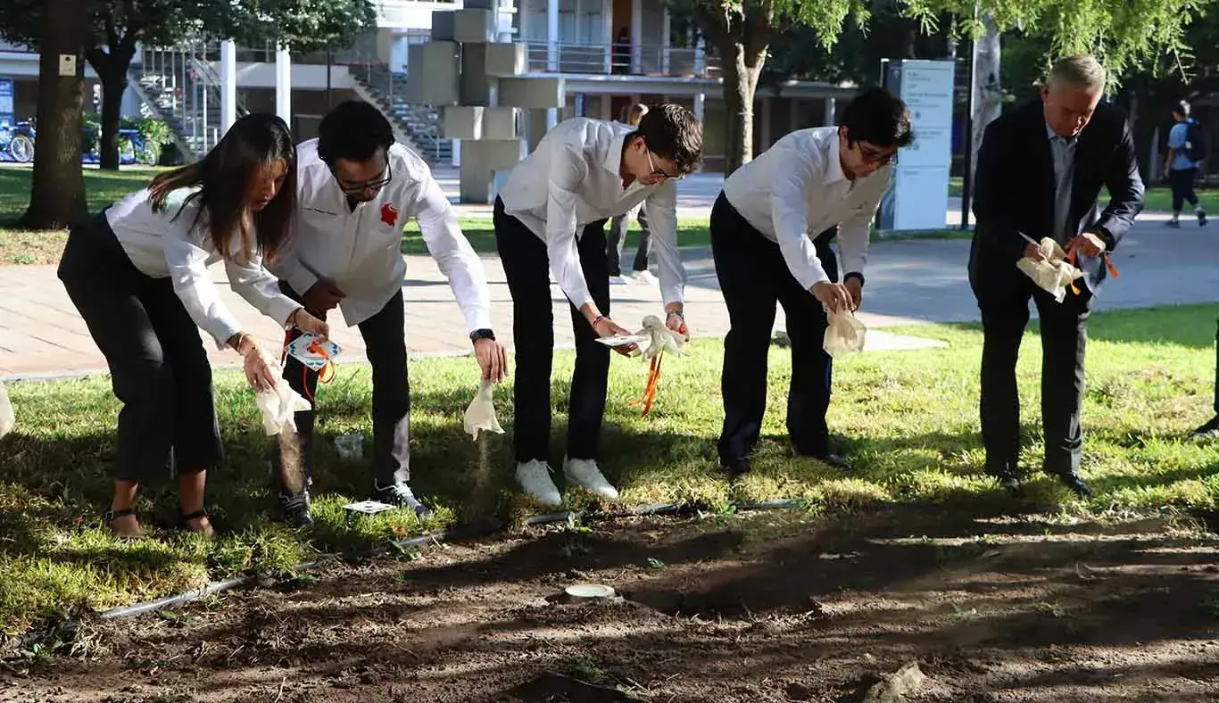 Ceremonia del Árbol de la Fraternidad en el 70 Aniversario
