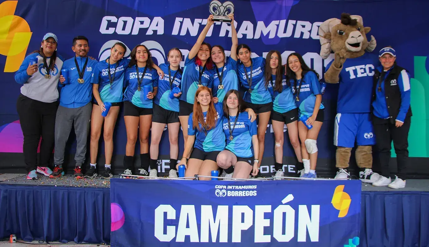 Tec Santa Fe durante la premiación del 1er lugar en Volleyball Femenil