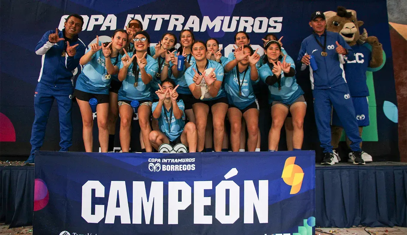 Tec Estado de México durante la premiación del 1er lugar en Futbol Femenil.