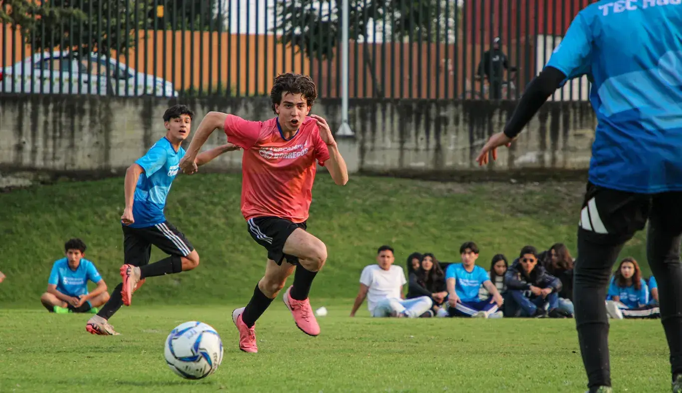 Integrante de PrepaTec Esmeralda contra Tec Hidalgo.