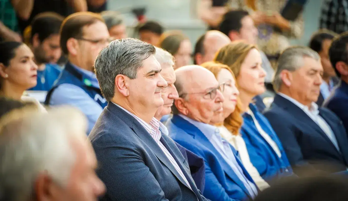 Directivos del Tecnológico de Monterrey presentes en la colocación de la primera piedra del HUB.