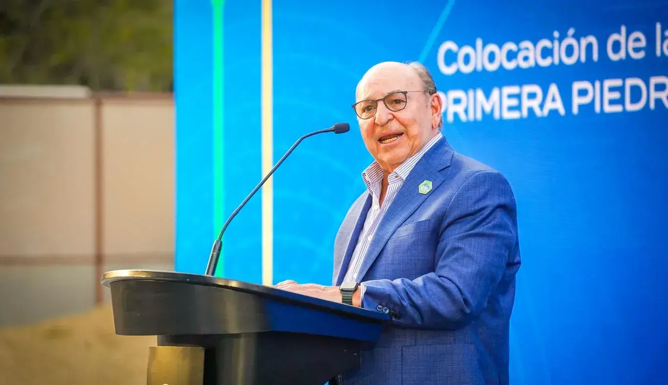 Eduardo Garza T. durante su mensaje en la ceremonia.