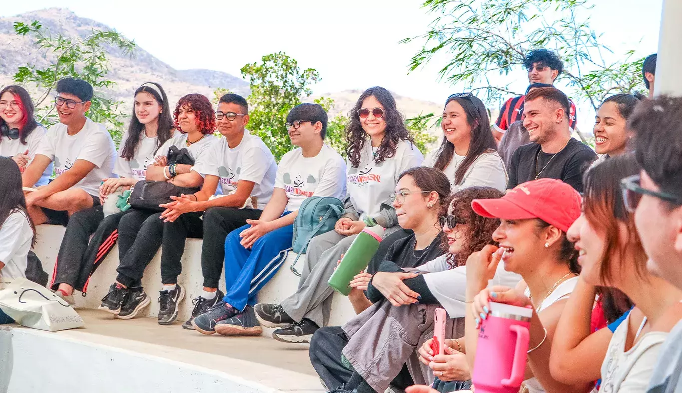 Público en inaguración de festival de teatro. 