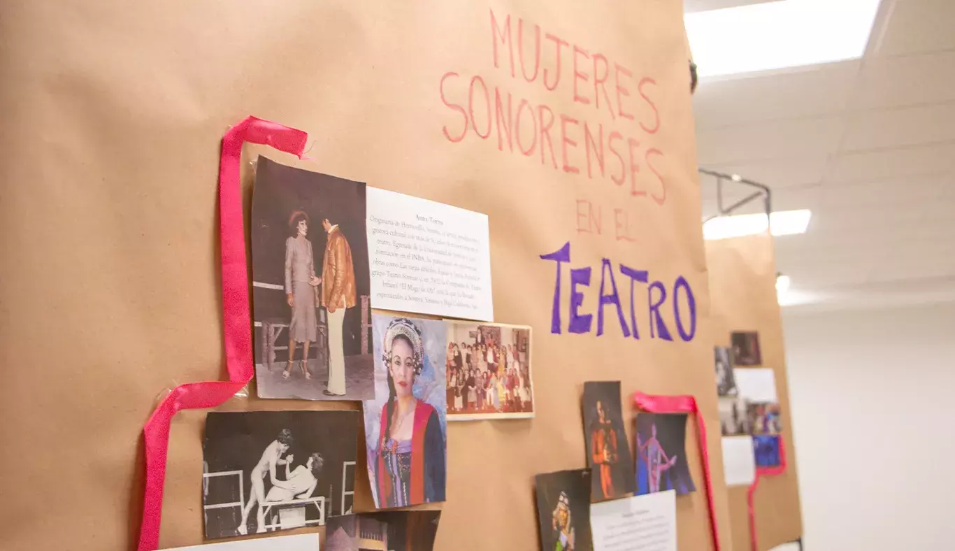 Póster con fotos e información de las mujeres en el teatro.