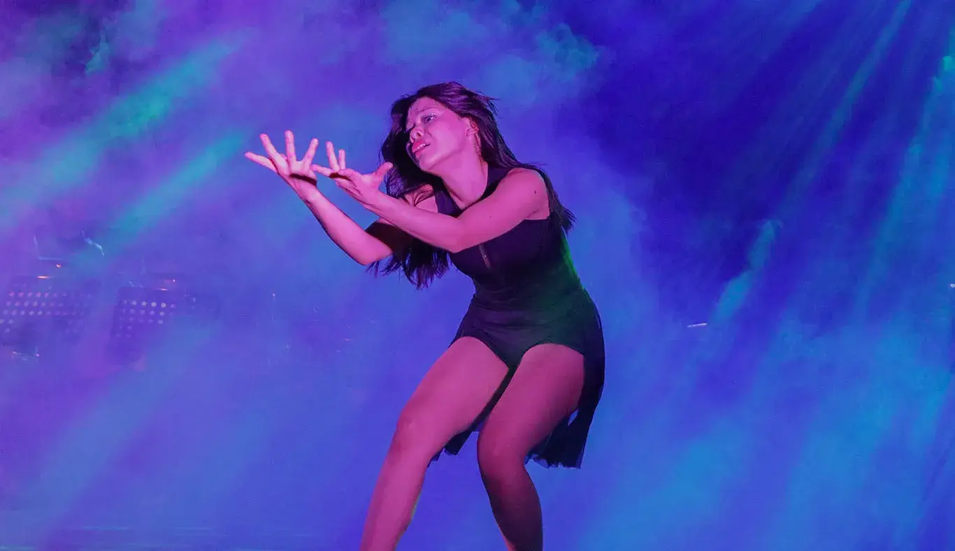 Estudiante bailando