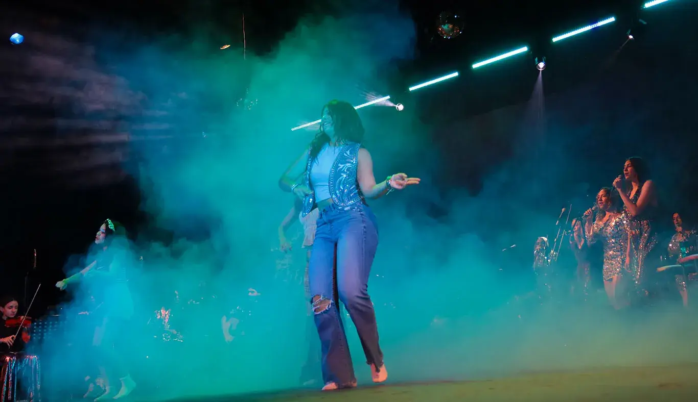Estudiante bailando