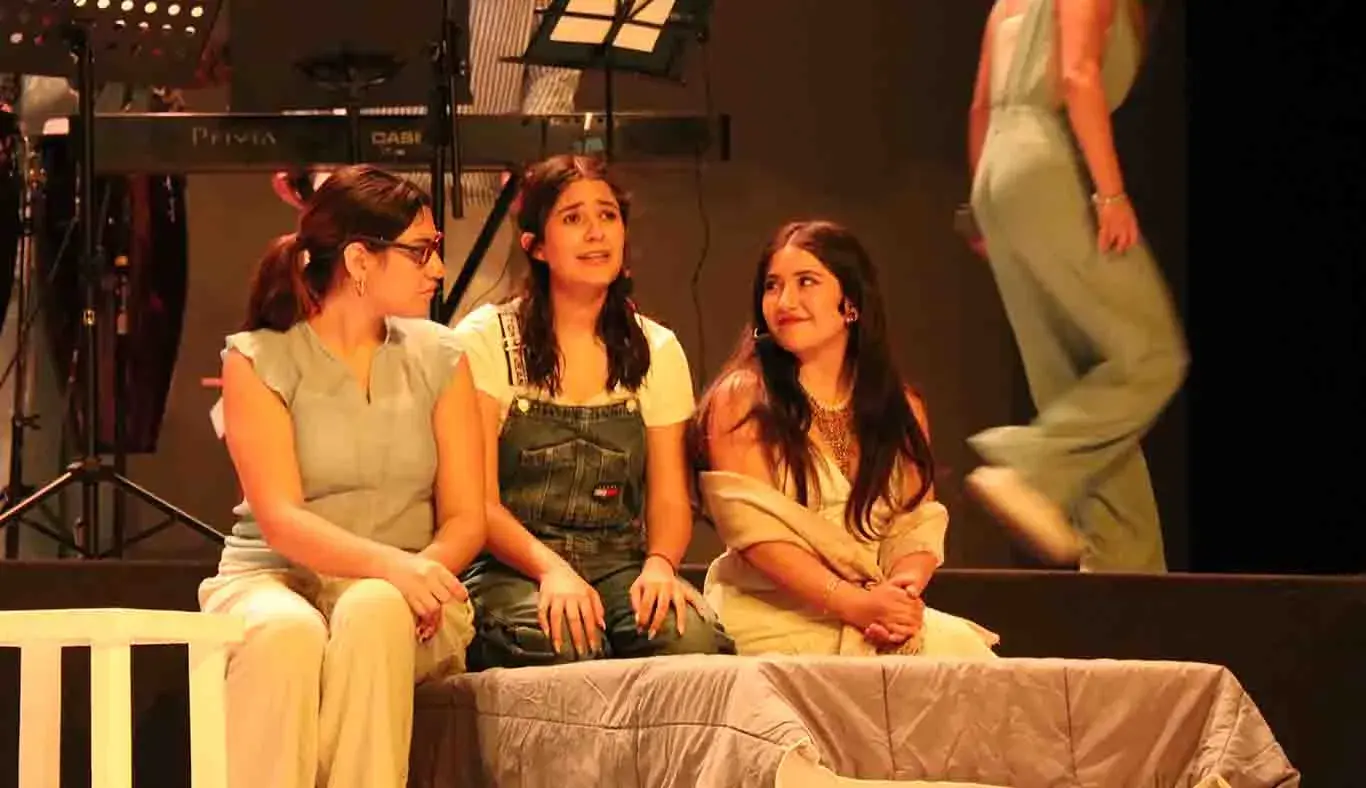 Estudiantes recreando Mamma Mia 