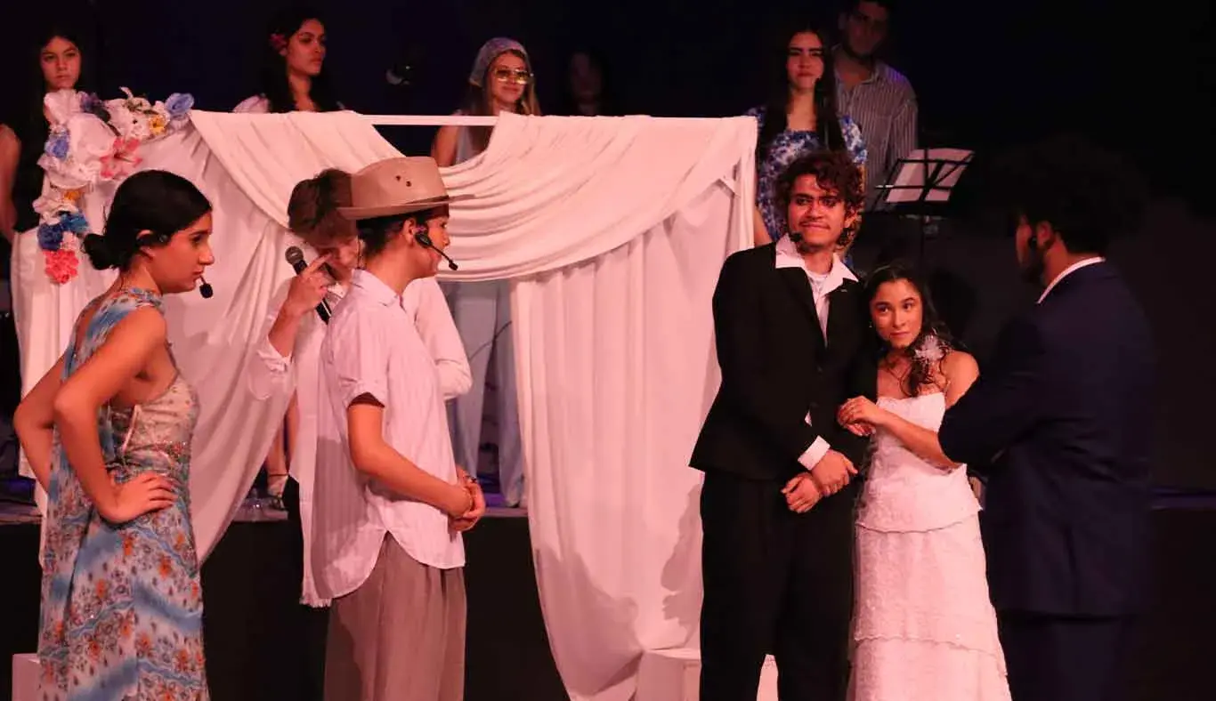 Estudiantes recrean la película de Mamma Mia 