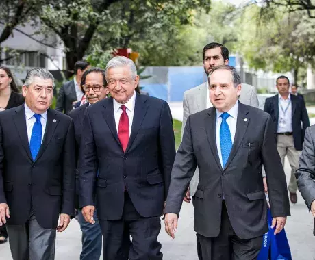 José Antonio Fernández, Salvador Alva y Andrés Manuel López Obrador en el Tec de Monterrey 