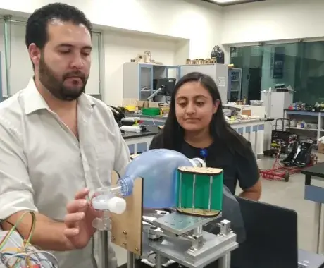 Crean expertos del Tec prototipo de bajo costo y automatizado de ventilador médico