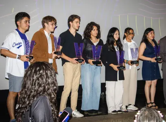 ¡Creatividad a tope! VIBRART 2025 premia talento literario estudiantil