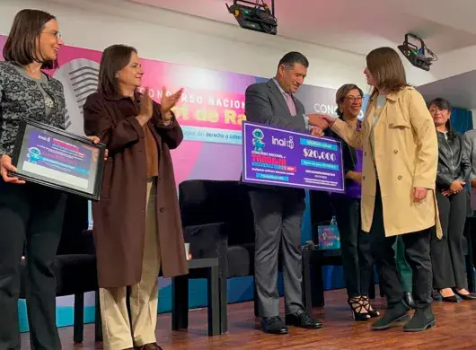 Premian a estudiantes del Tec Toluca por ensayos sobre IA y datos