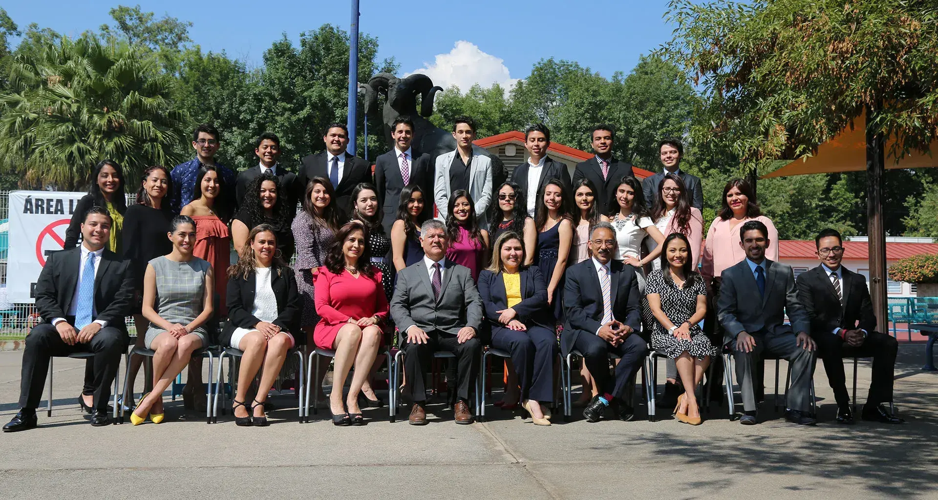 alumnos graduados del diplomado de liderazgo