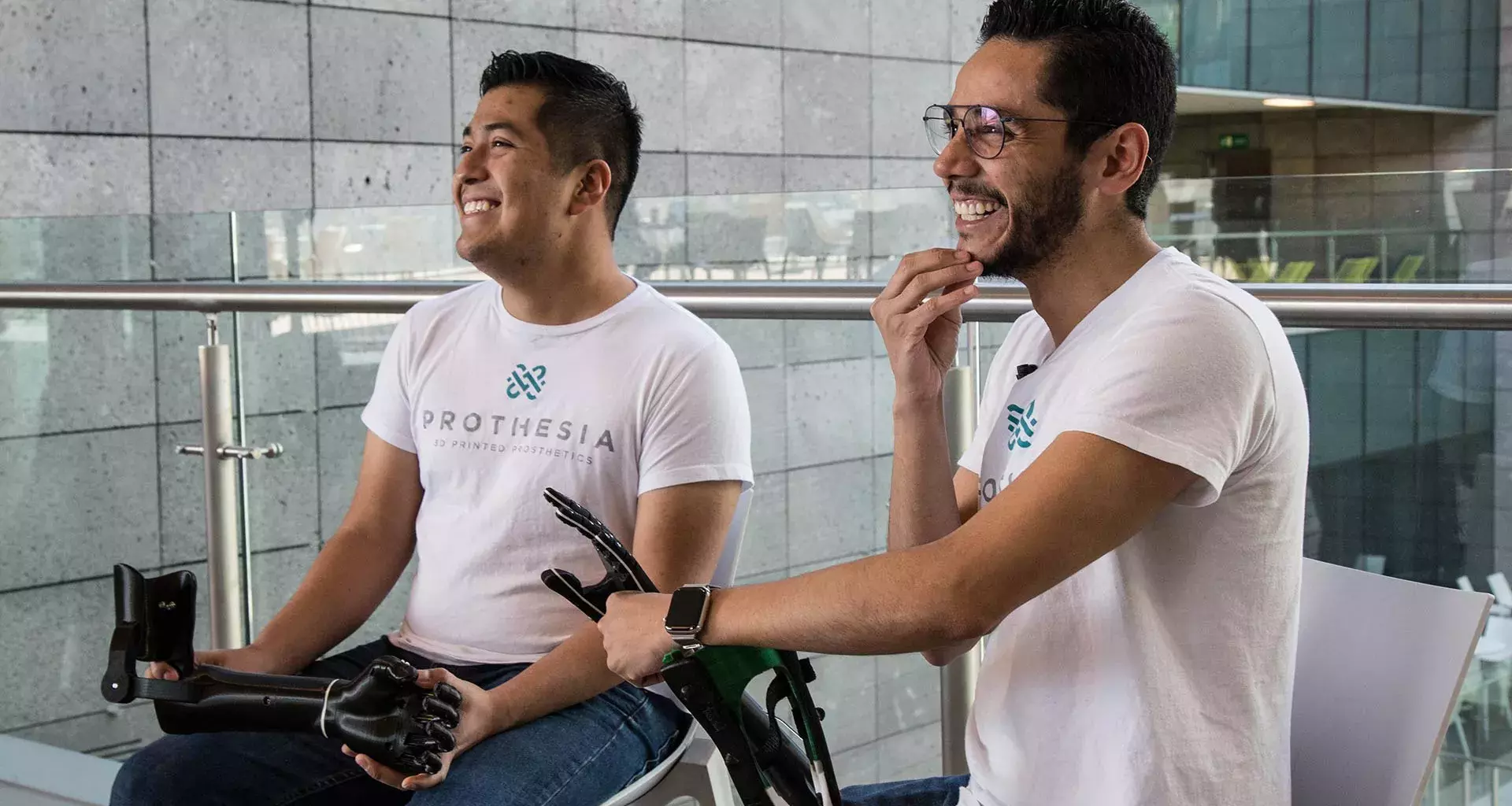 Estudiantes mexicanos crean empresa de prótesis 3D para ayudar a niños