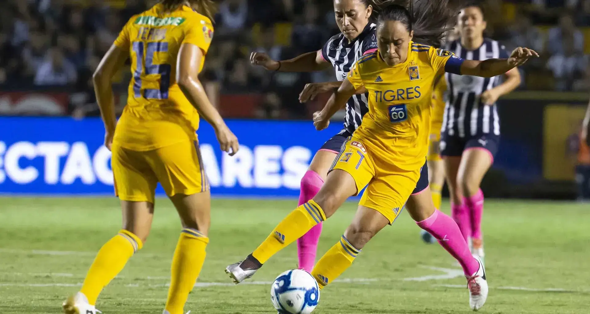 Ex Borregas brillan en clásico regio femenil de la Liga MX