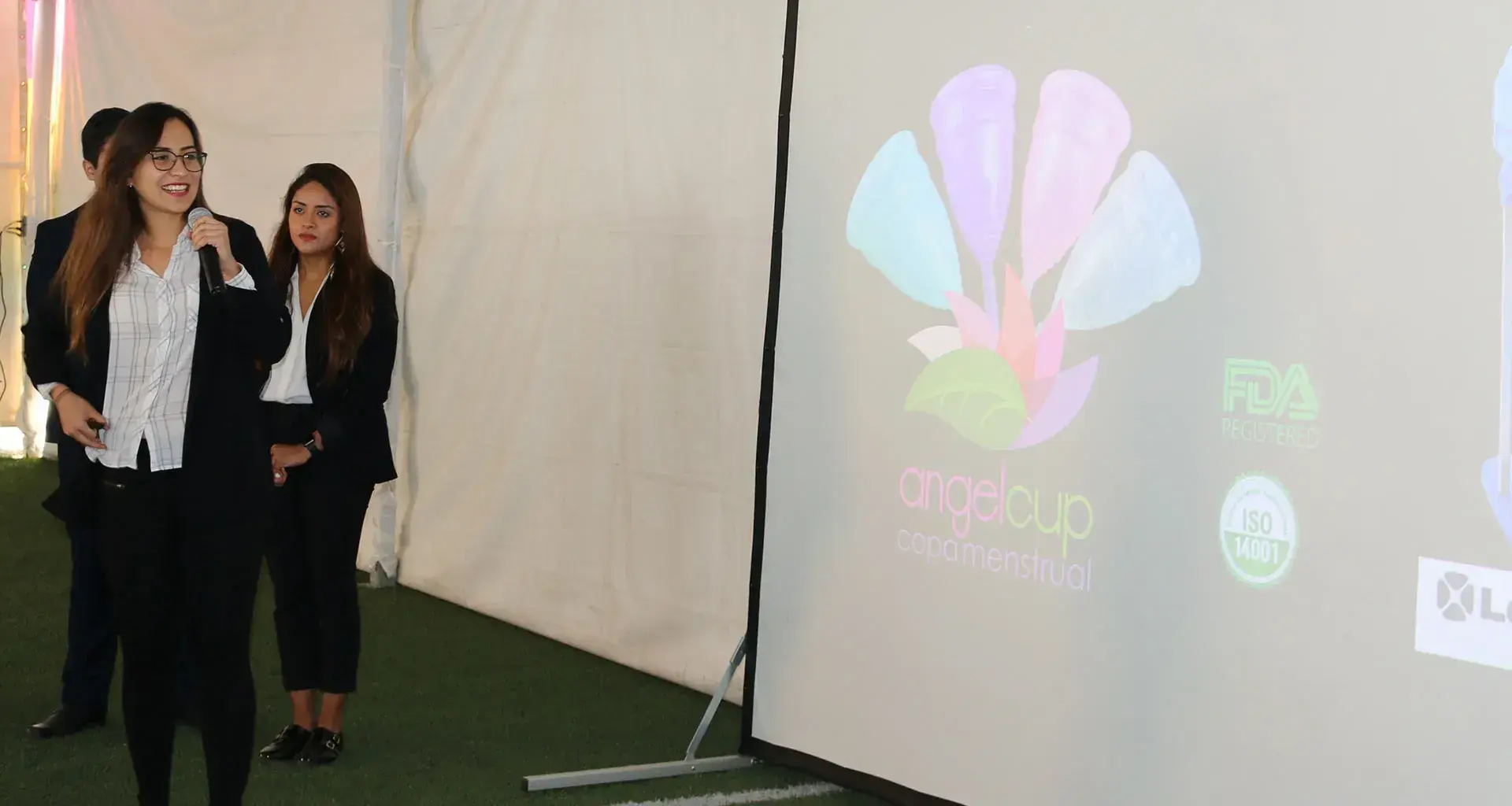 Estudiante presentando soluciones a empresa alemana Covestro