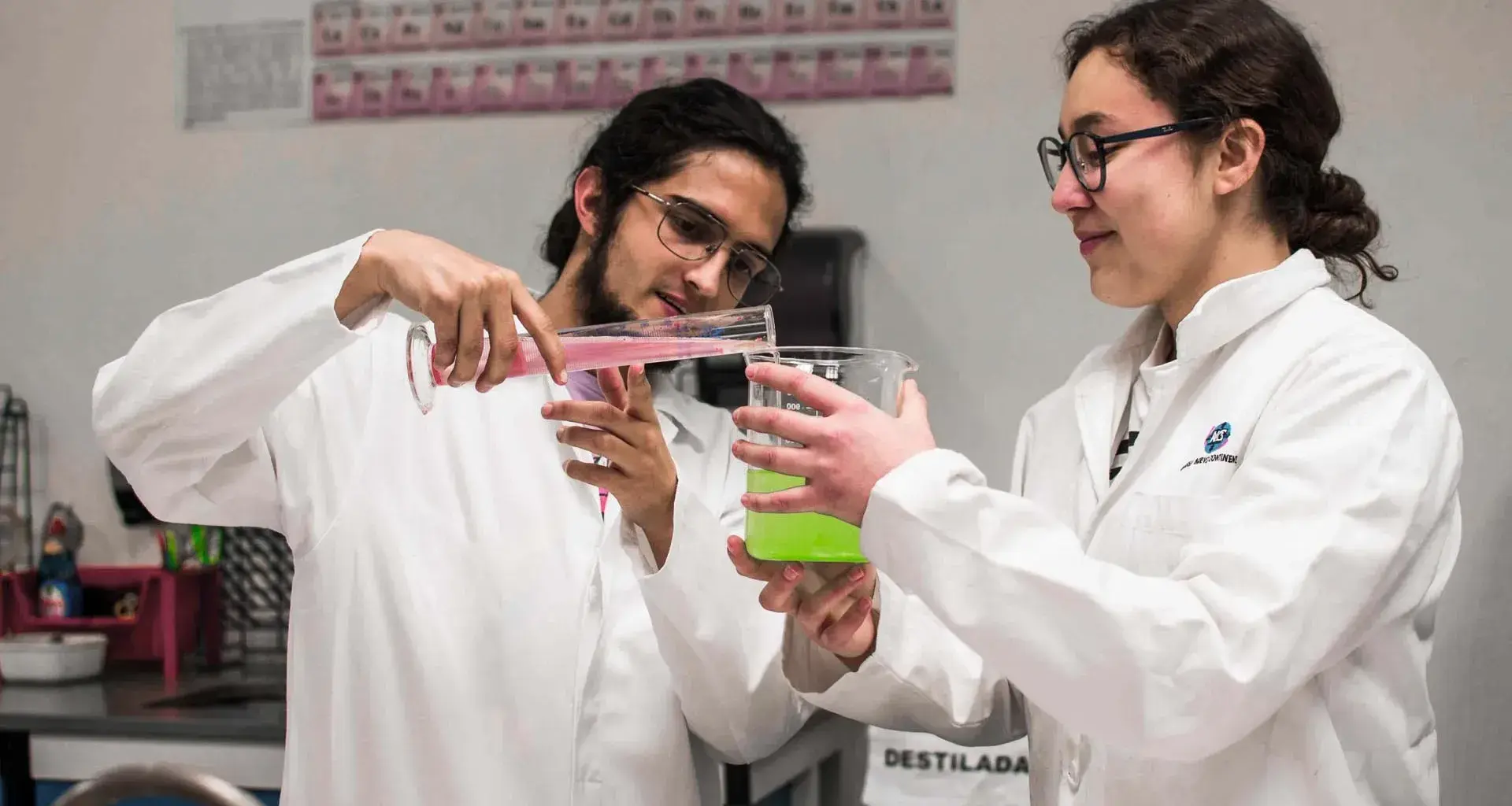 Alumnos de PrepaTec trabajan en el proyecto Hands on Science