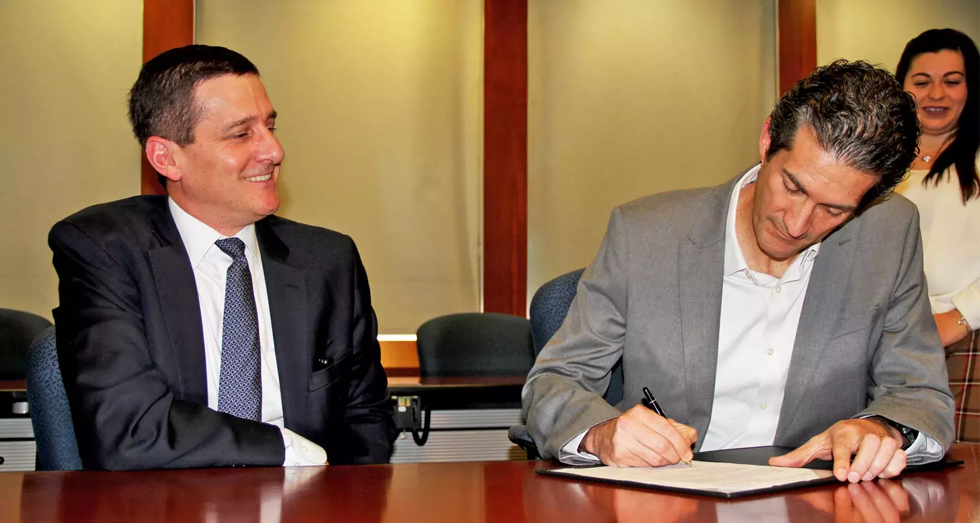 Directivos del Tec y AWS firmaron un acuerdo de colaboración.
