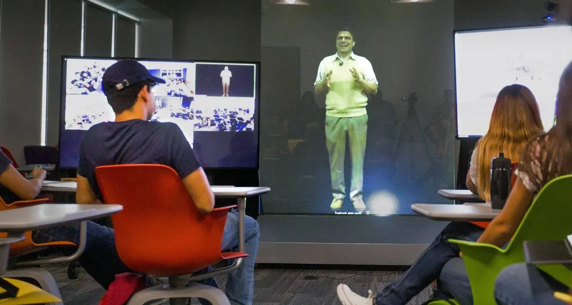My professor is a hologram!Tec gives its first class à la Star Wars