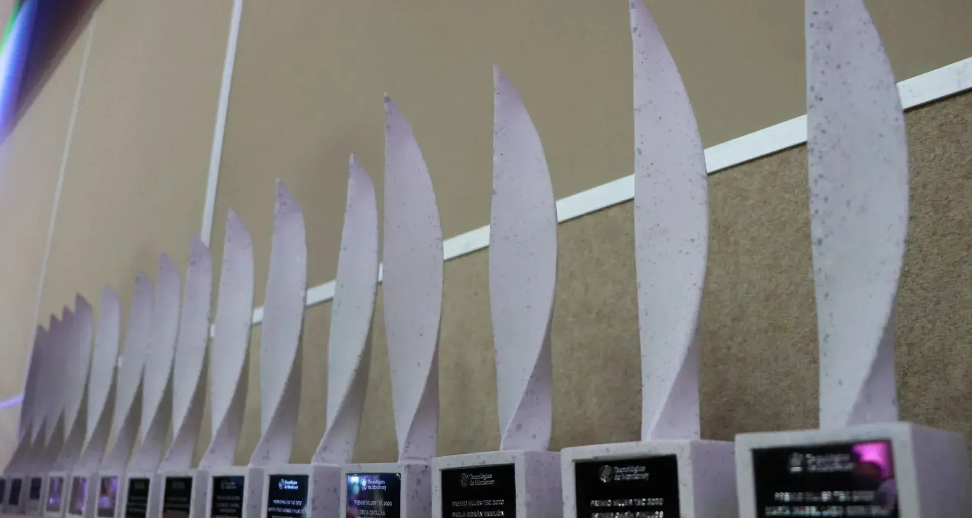 Premio Mujer Tec 2020 galardón a mujeres innovadoras que transforman su entorno