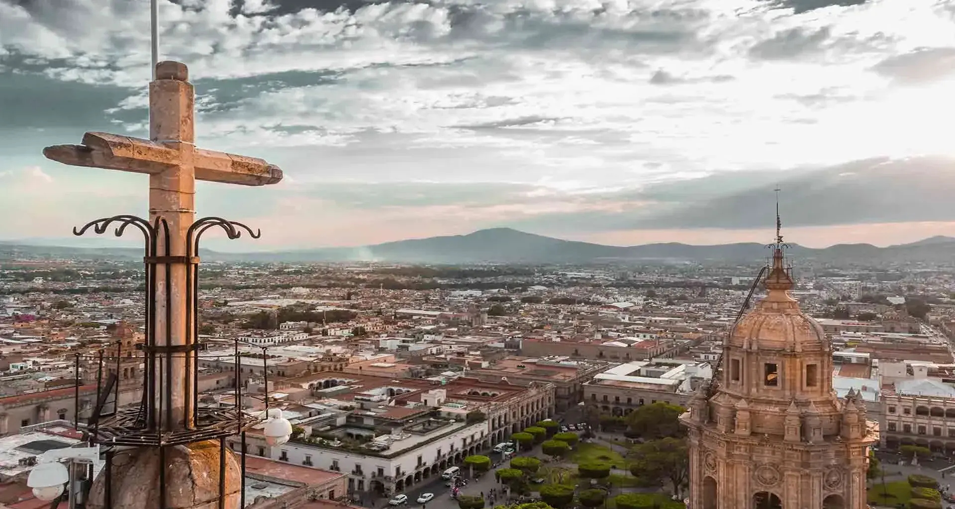 Morelia y vista desde la catedral.