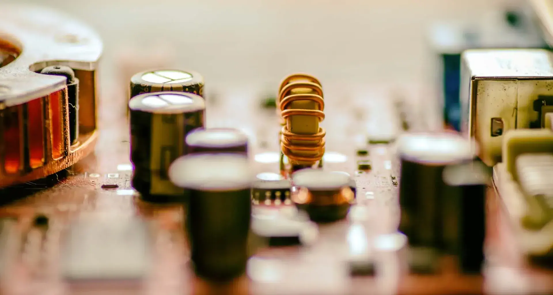 Escasez de microchips explicado por experto del Tec de Monterrey