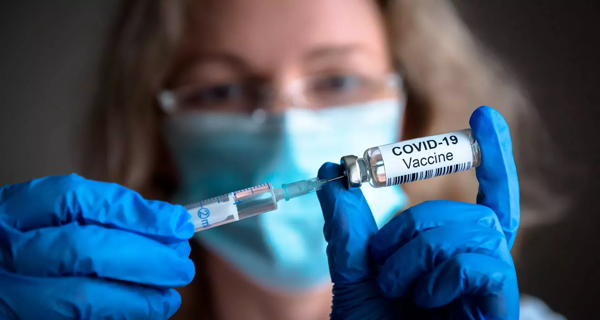 Experto de TecSalud responde a dudas sobre eficacia de vacunas contra la COVID-19.