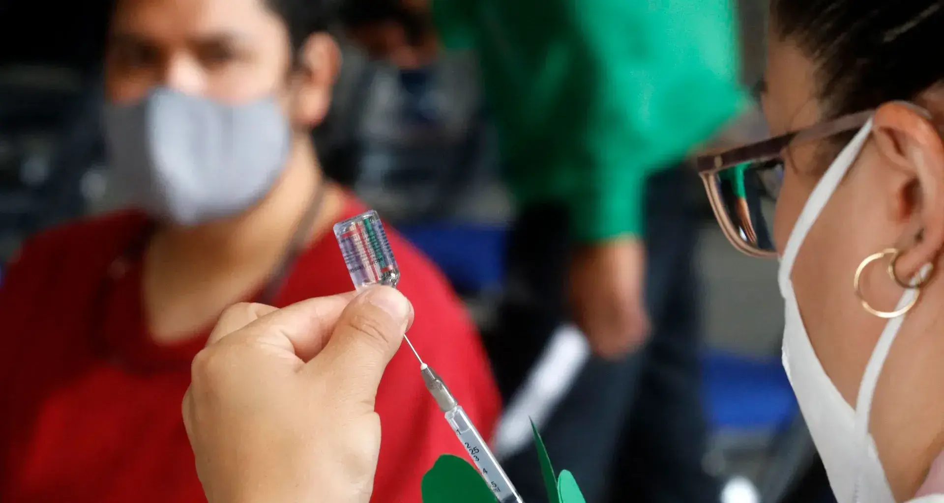 Expertos en salud prevén pico de tercera ola COVID a finales de agosto