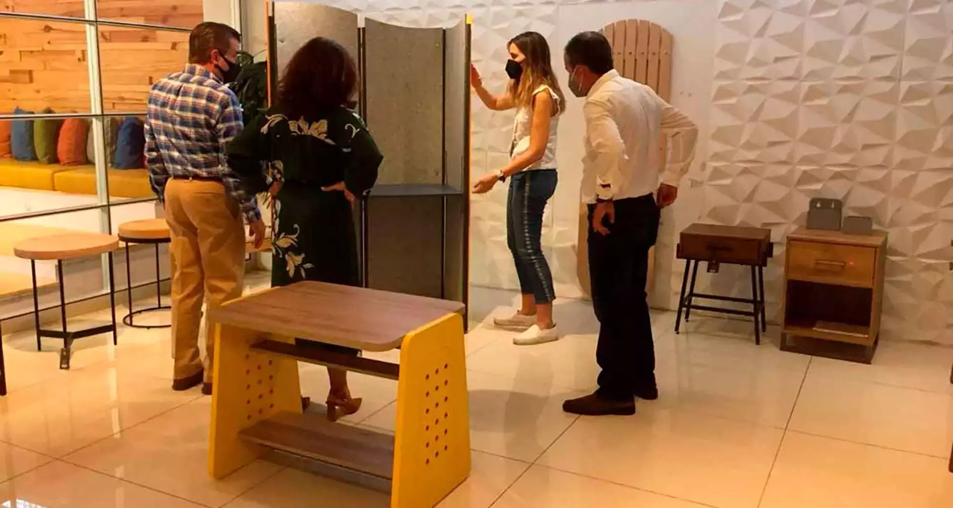 Alumnos del Tec Guadalajara crearon y expondrán en nueva york muebles para el home office.