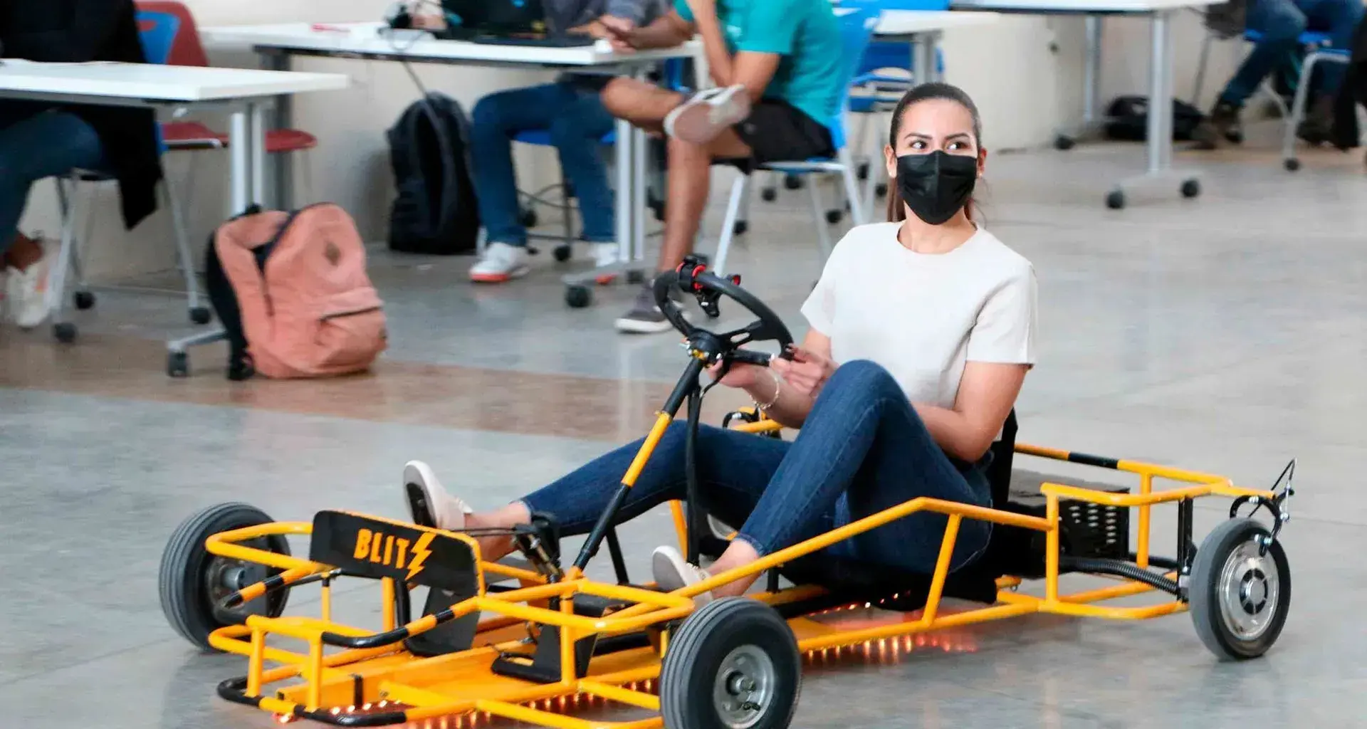 Alumnas del Tec Guadalajara participaron en la creación de go-karts eléctricos con Bosch.