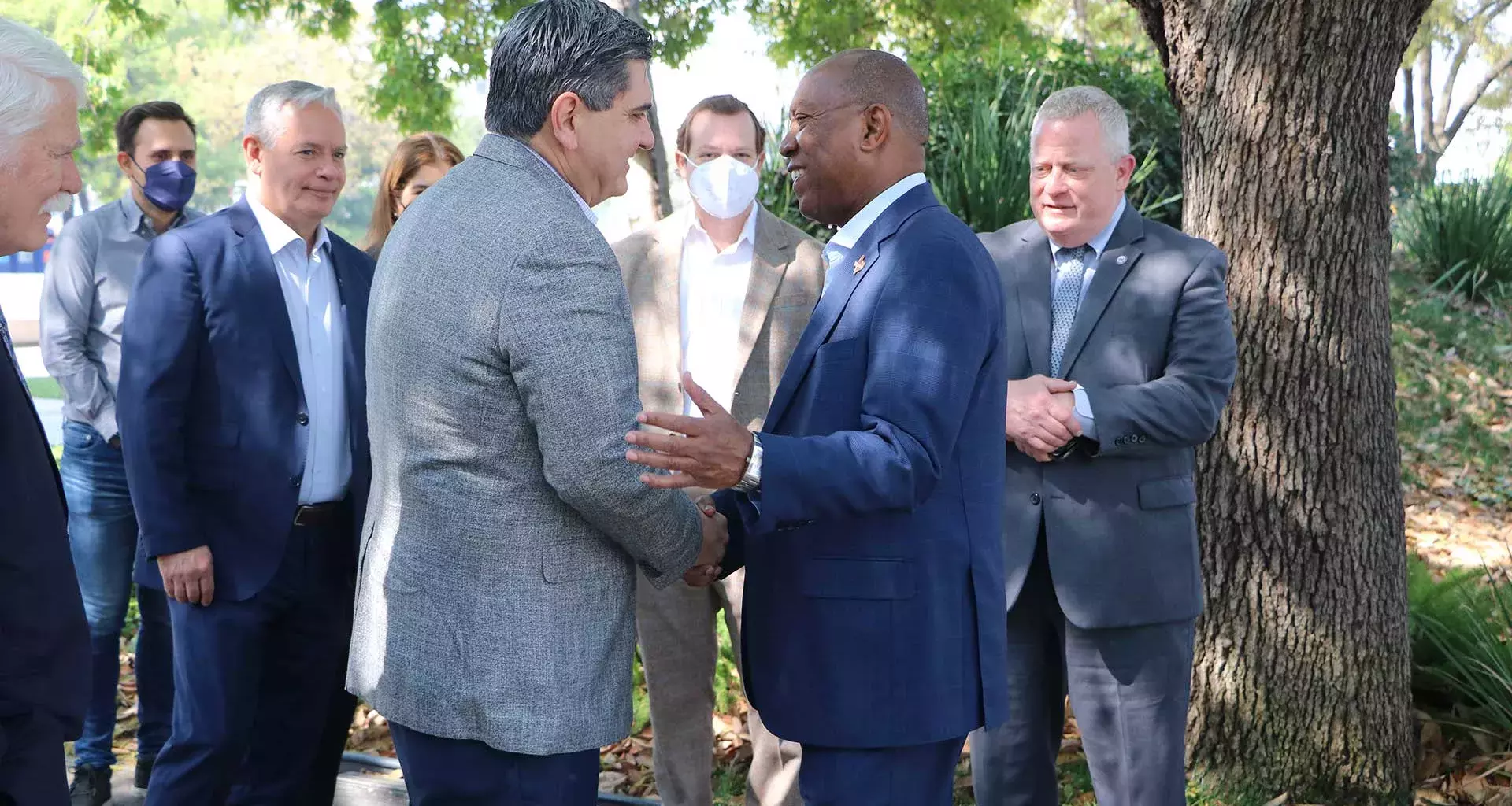 Sylvester Turner visita el Tec de Monterrey donde fue recibido por el presidente David Garza 