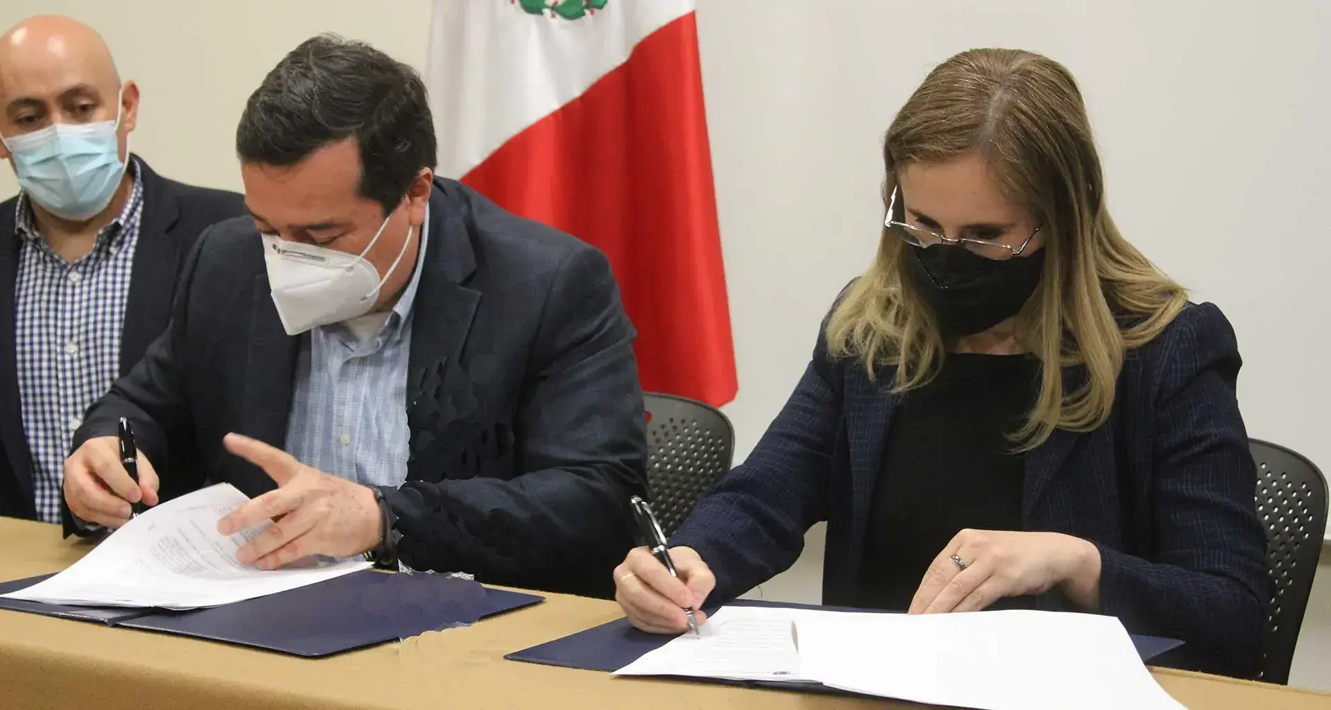 Tec Guadalajara firmó un convenio con colegio de corredores públicos para fomentar las soluciones alternativas de controversias.