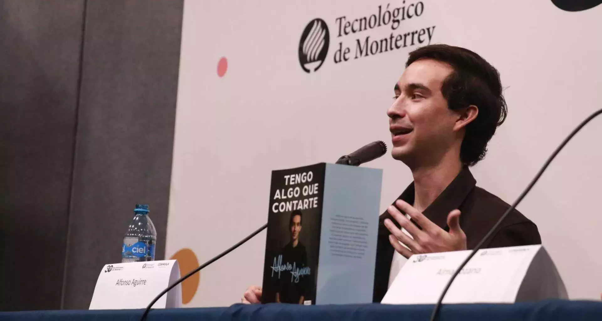 Alfonso Aguirre, presentación de su libro durante la FIL Monterrey 2022