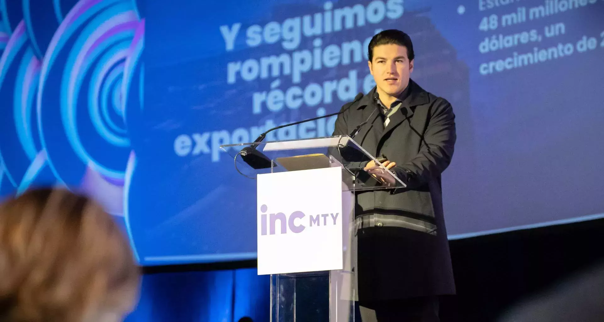 Samuel García dio un discurso en INCmty sobre la plataforma de apoyo de emprendimiento Peak Nuevo León