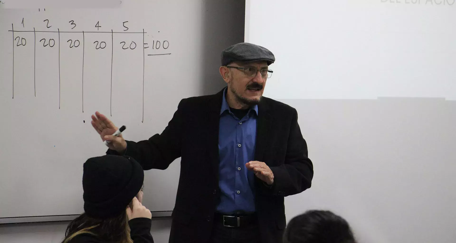 Profesor, arquitecto y psicólogo con 45 años de docencia en el Tec