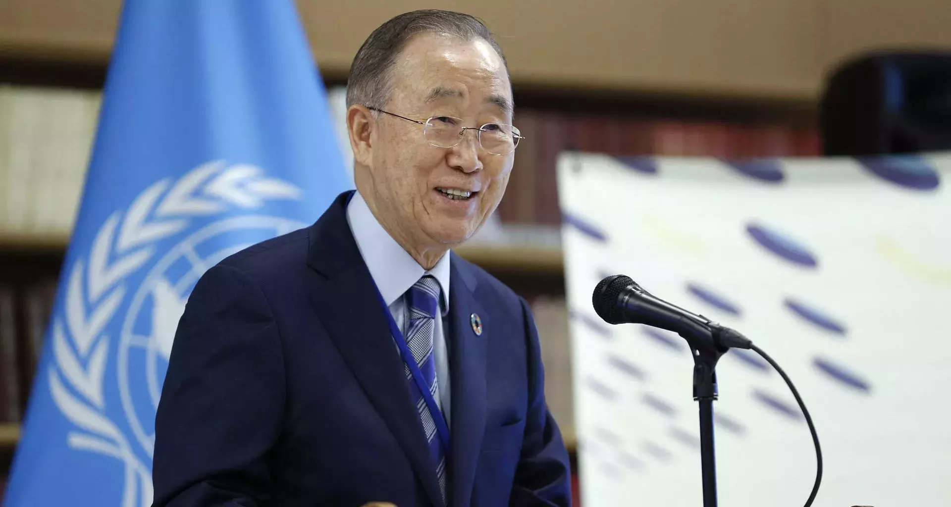 Former UN leader Ban Ki-moon speaks with rectors from Tec and Tríada
