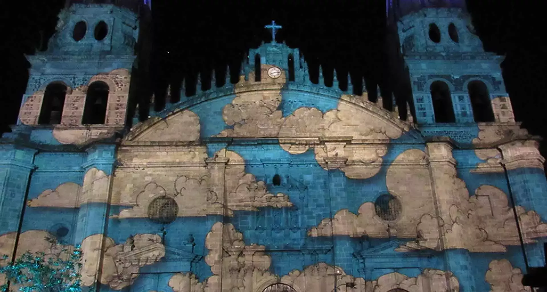 Alumnos de Tec Guadalajara realizaron video mapping para catedral.
