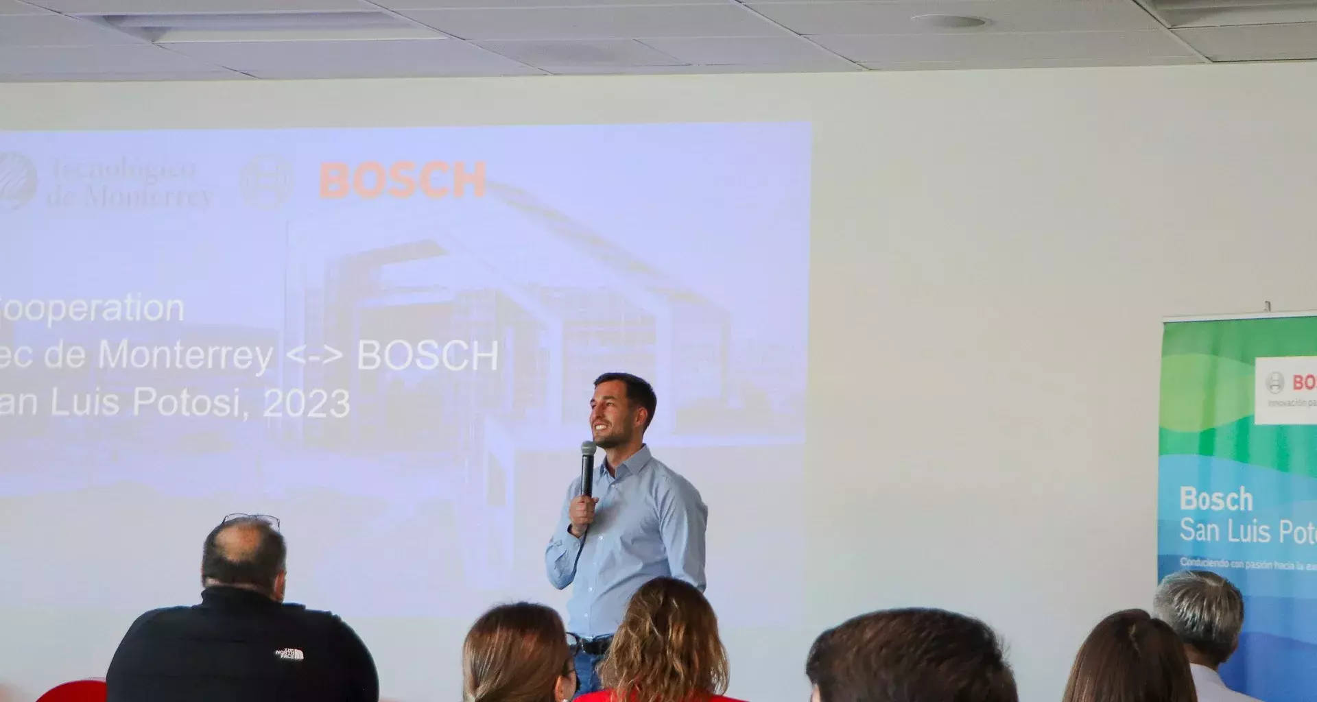 Gerente de Ingeniería de Bosch da la bienvenida a estudiantes del Tec.