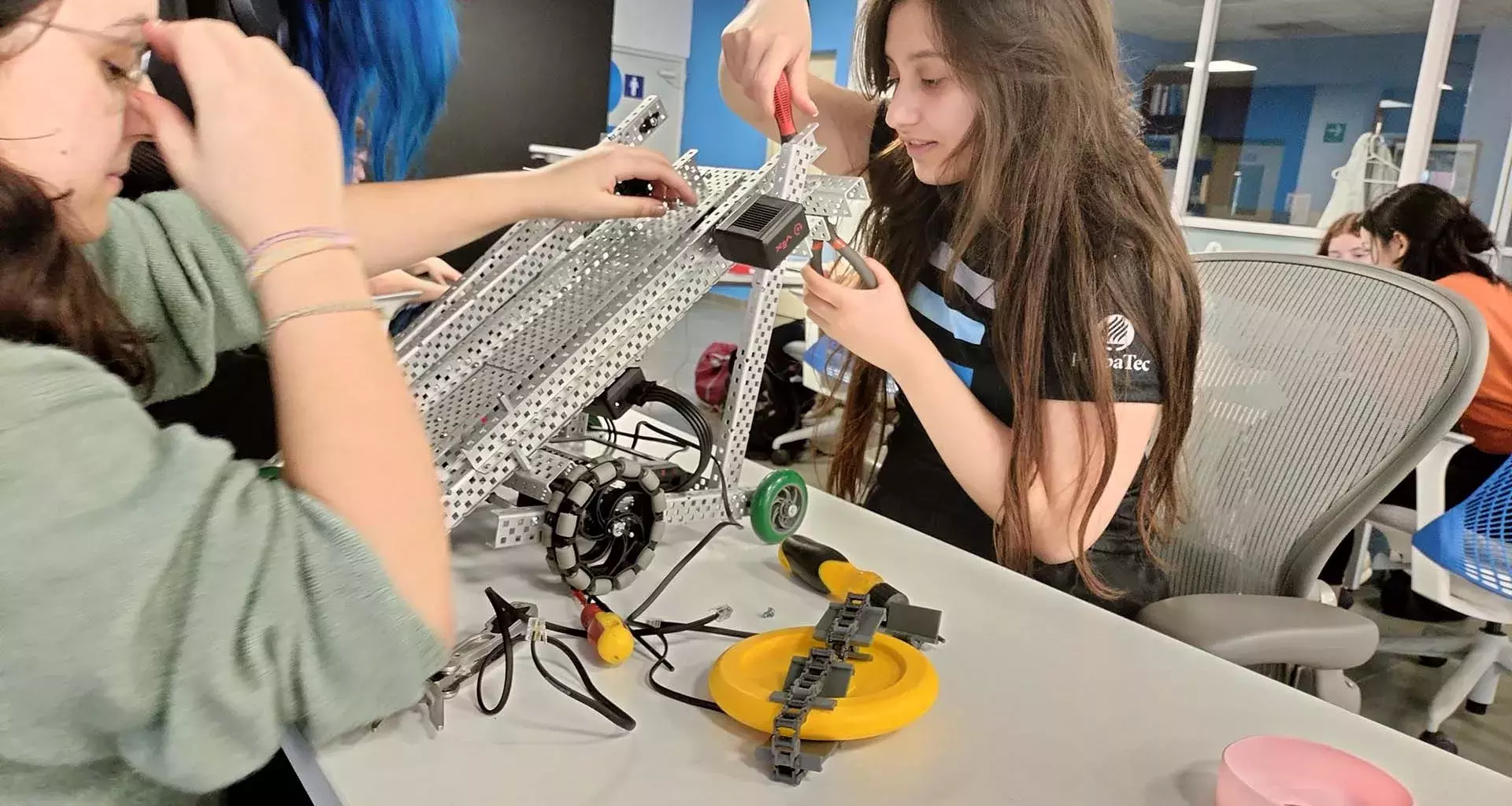Girl Powered! Van alumnas de PrepaTec MTY a torneo de robótica